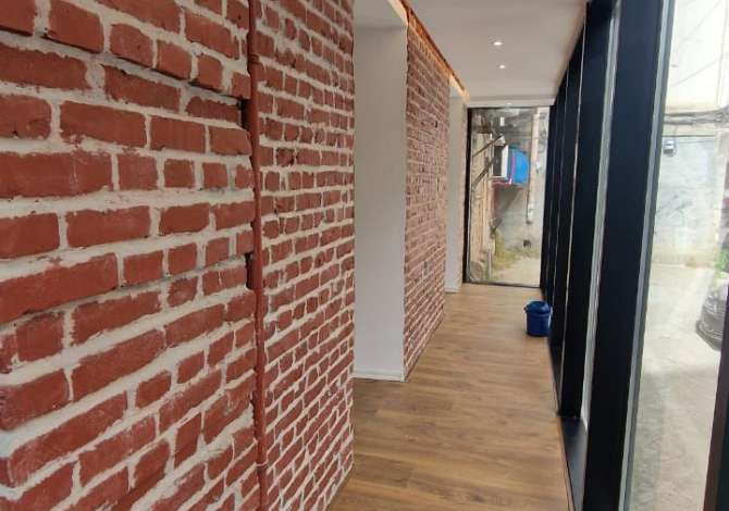 Njesi Tregtare Per Qera 🎯 Ish Ekspozita, Ne Rruge Kryesore  