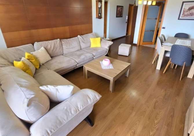 Shtepi me qera 3+1 ne Tirane - 1,200 Euro