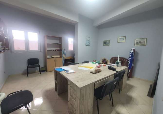 Ambient biznesi me qera 3+1 ne Tirane - 2,500 Euro