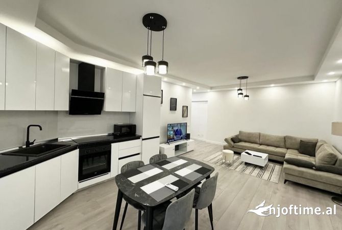 Shtepi me qera 2+1 ne Tirane - 900 Euro