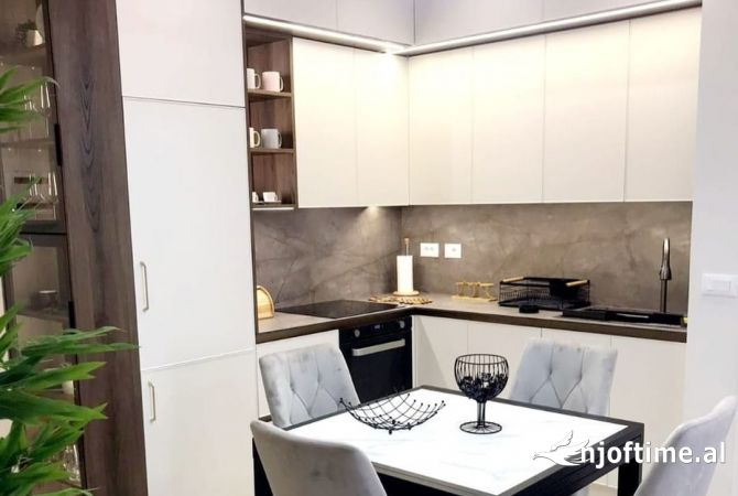 Shtepi me qera 2+1 ne Tirane - 1,200 Euro