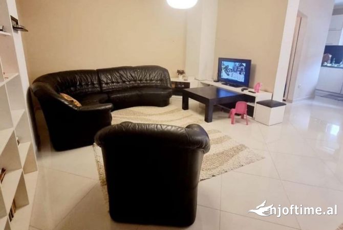 Shtepi me qera 3+1 ne Tirane - 800 Euro