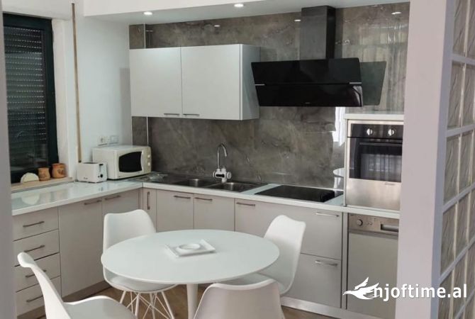 Shtepi me qera 3+1 ne Tirane - 1,500 Euro