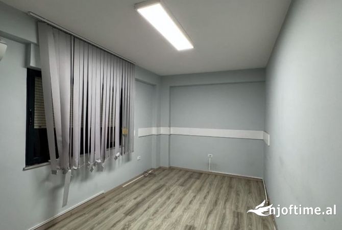 Ambient biznesi me qera 3+1 ne Tirane - 1,200 Euro