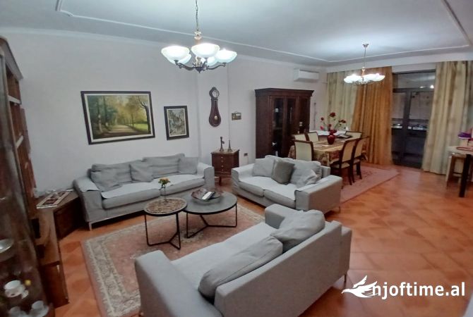Shtepi me qera 2+1 ne Tirane - 800 Euro