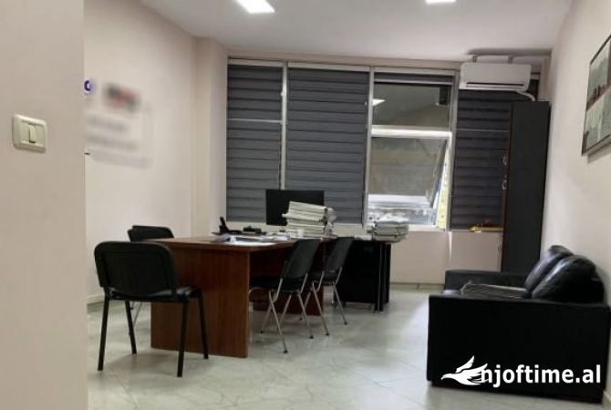 Ambient biznesi me qera 3+1 ne Tirane - 700 Euro