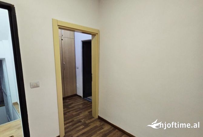 Shtepi me qera 2+1 ne Tirane - 800 Euro