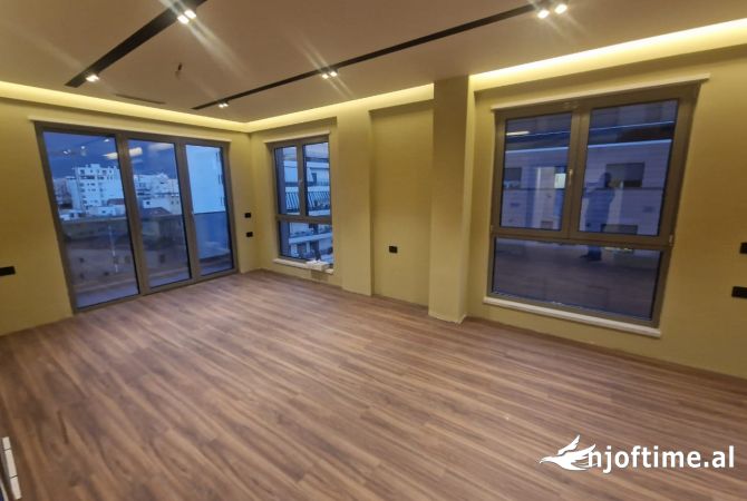 Ambient biznesi me qera 1+1 ne Tirane - 180,000 Leke