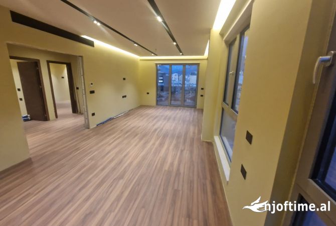 Ambient biznesi me qera 1+1 ne Tirane - 180,000 Leke