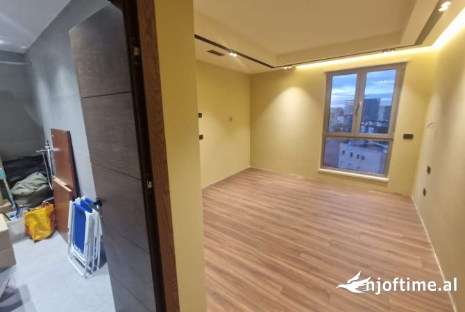 Jepet me qera ambjent lluksoz 120m2 te Rruga e Kavajes