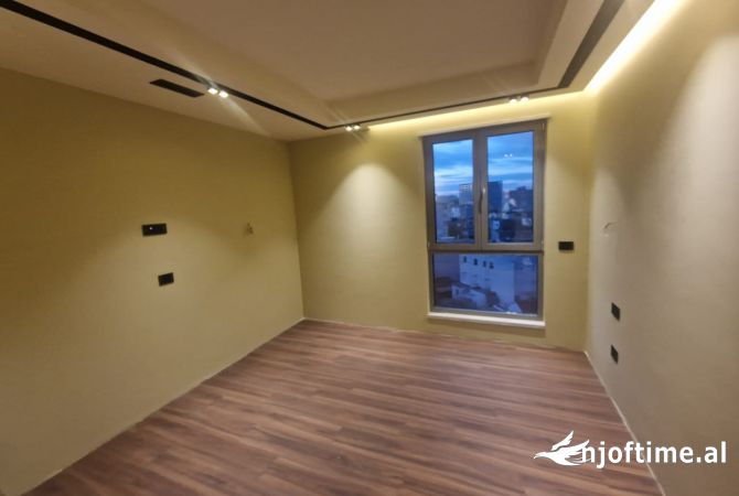 Jepet me qera ambjent lluksoz 120m2 te Rruga e Kavajes