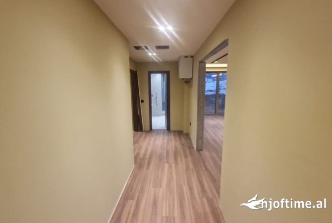 Jepet me qera ambjent lluksoz 120m2 te Rruga e Kavajes