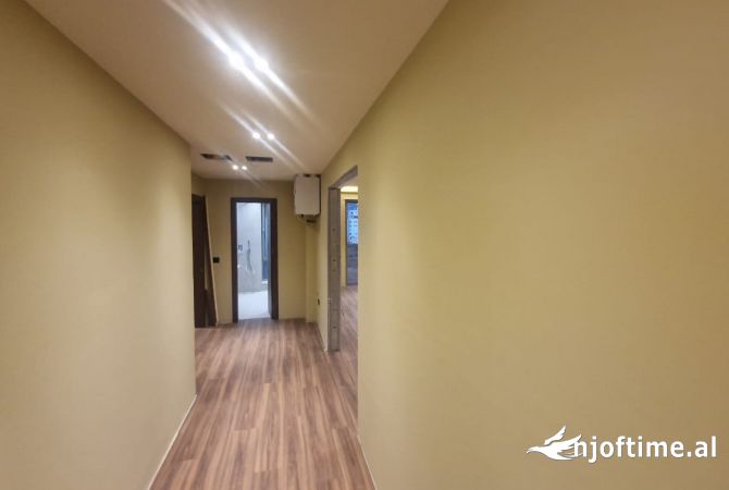 Jepet me qera ambjent lluksoz 120m2 te Rruga e Kavajes