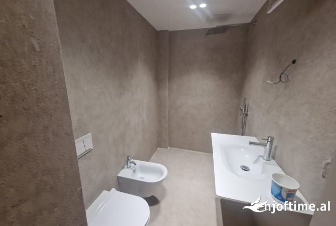 Jepet me qera ambjent lluksoz 90m2 te Rruga e Kavajes