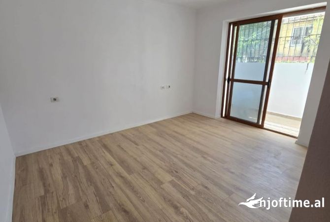Ambient biznesi me qera 3+1 ne Tirane - 250,000 Leke