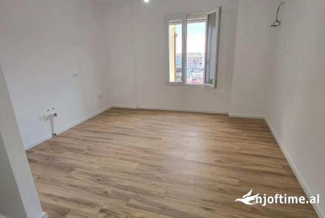 Ambient biznesi me qera 3+1 ne Tirane - 250,000 Leke