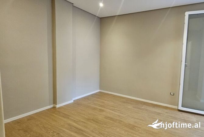 Ambient biznesi me qera 3+1 ne Tirane - 900 Euro