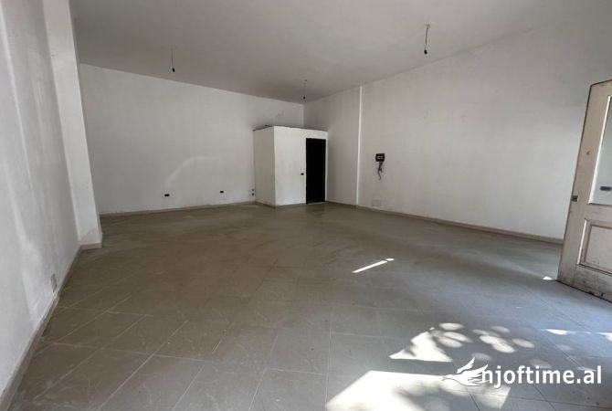 Ambient biznesi ne shitje 1+1 ne Tirane - 90,000 Euro