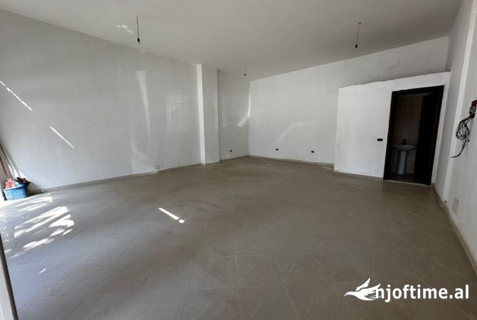 Ambient biznesi ne shitje 1+1 ne Tirane - 90,000 Euro