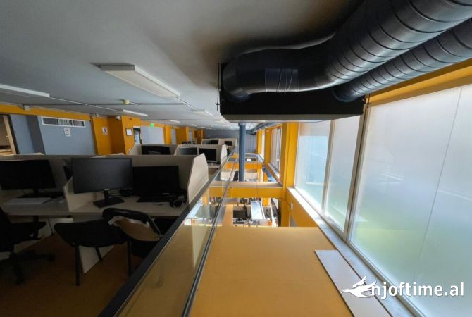 Jepet me qera ambjent per zyra te rruga e Barrikadave