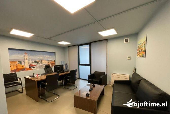 Jepet me qera ambjent per zyra te rruga e Barrikadave