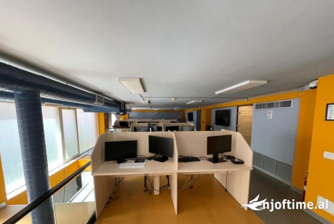 Jepet me qera ambjent per zyra te rruga e Barrikadave