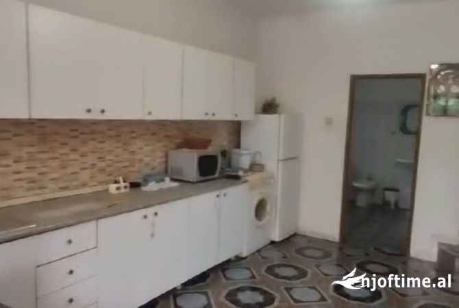 Shtepi me qera 4+1 ne Tirane - 45,000 Leke
