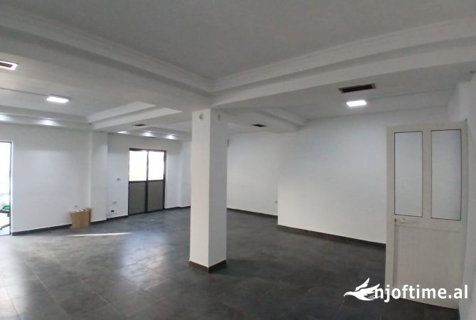 Ambient biznesi me qera 1+1 ne Tirane - 1,300 Euro
