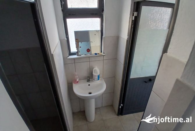 Jepet me qera njesi komerciale Kati 2  Godine private Myslym  Shyr