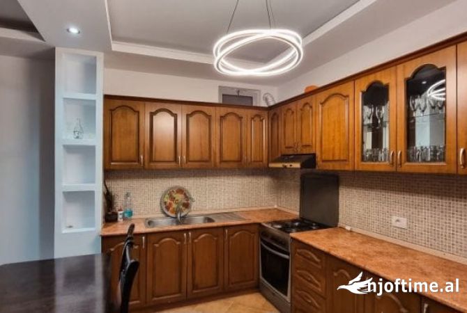 Shtepi me qera 2+1 ne Tirane - 400 Euro