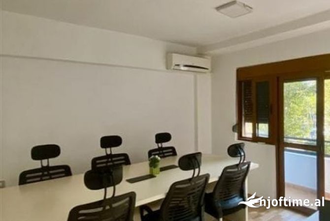 Ambient biznesi me qera 3+1 ne Tirane - 900 Euro