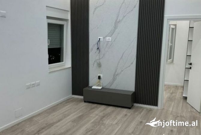 Ambient biznesi me qera 3+1 ne Tirane - 800 Euro