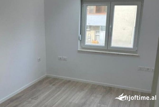 Ambient biznesi me qera 3+1 ne Tirane - 800 Euro