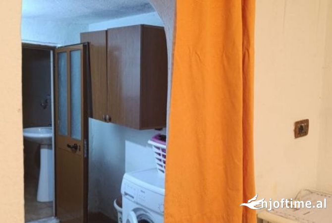 Shtepi me qera 1+1 ne Tirane - 300 Euro