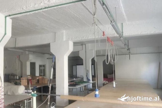Ambient biznesi me qera 4+1 ne Tirane - 2,850 Euro