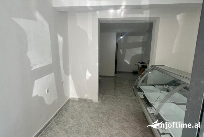 Ambient biznesi me qera 1+1 ne Tirane - 50,000 Leke