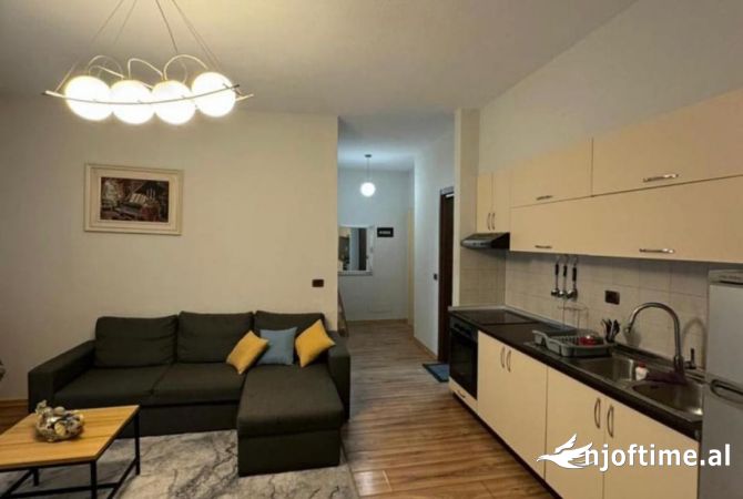 Shtepi me qera 2+1 ne Tirane - 750 Euro