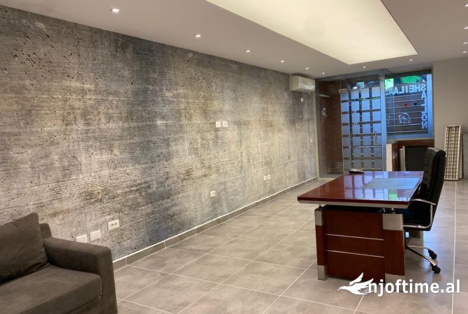 Ambient biznesi me qera 3+1 ne Tirane - 400 Euro
