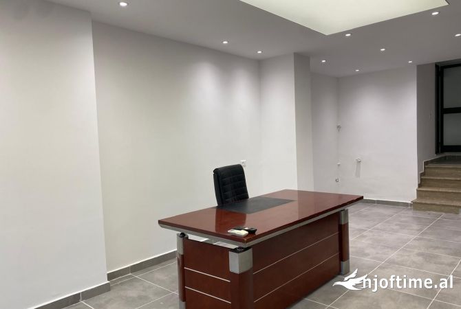 Ambient biznesi me qera 3+1 ne Tirane - 400 Euro