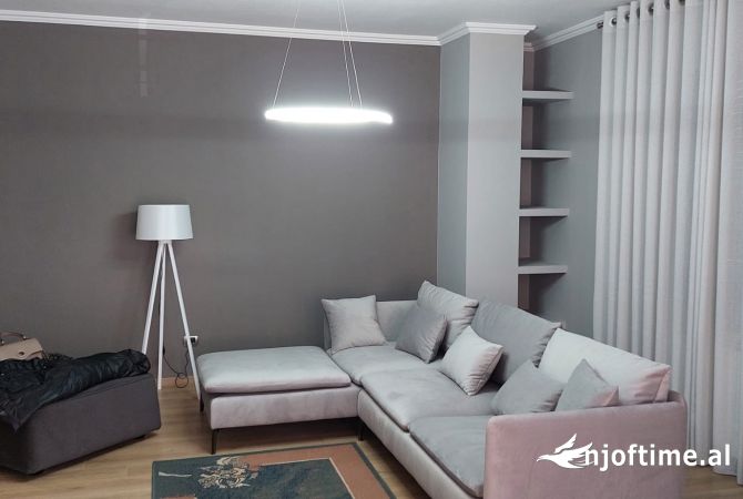 Shtepi me qera 3+1 ne Tirane - 1,400 Euro