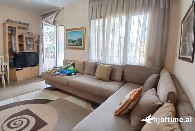 Shtepi me qera 2+1 ne Tirane - 900 Euro