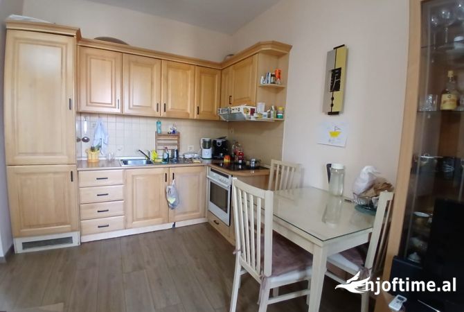 Shtepi me qera 2+1 ne Tirane - 900 Euro