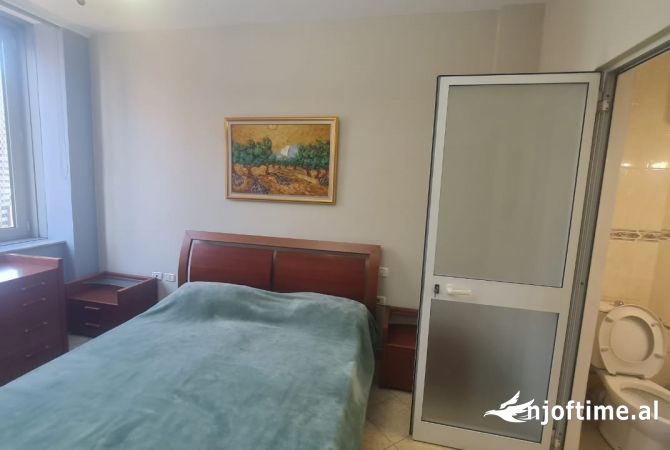 Shtepi me qera Apartament ne Tirane, 2+1, Mobilimi E mobiluar, Pagesa 1,100  Euro.