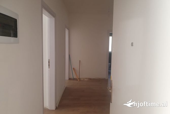 Shtepi ne shitje Apartament ne Tirane, 2+1, Mobilimi Bosh, pa mobiluar, Pagesa 140,000  Euro.