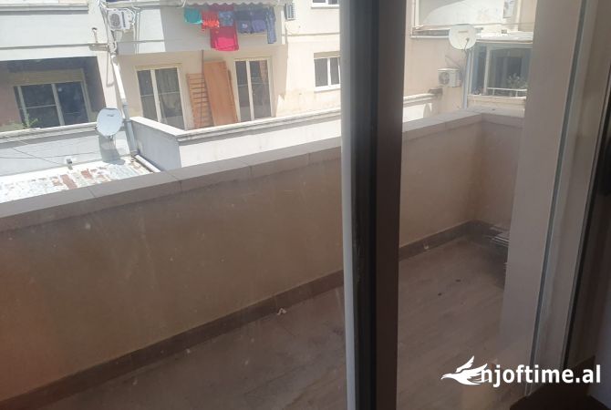 Shtepi ne shitje Apartament ne Tirane, 2+1, Mobilimi Bosh, pa mobiluar, Pagesa 140,000  Euro.