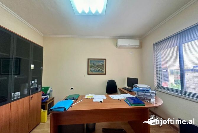 Ambient biznesi me qera 2+1 ne Tirane - 600 Euro