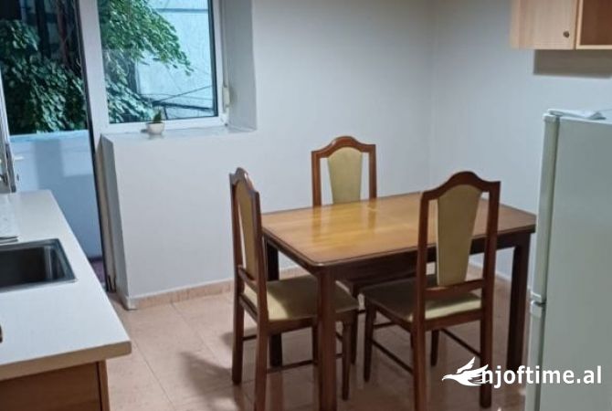 Shtepi me qera 2+1 ne Tirane - 70,000 Leke