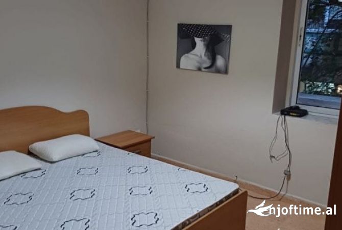 Shtepi me qera 2+1 ne Tirane - 70,000 Leke