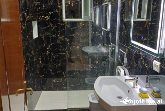 Shtepi me qera Apartament ne Tirane, 2+1, Mobilimi E mobiluar, Pagesa 70,000  Leke.