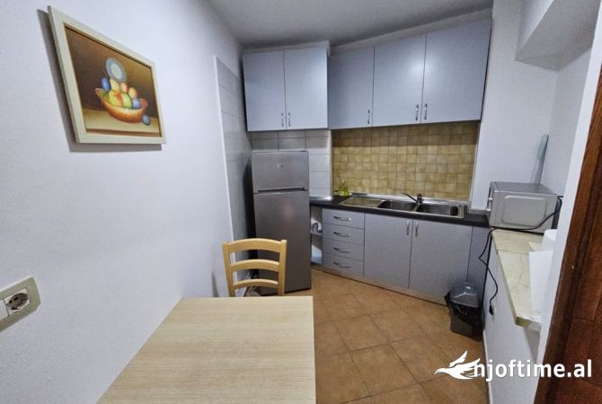 Ambient biznesi me qera 3+1 ne Tirane - 900 Euro